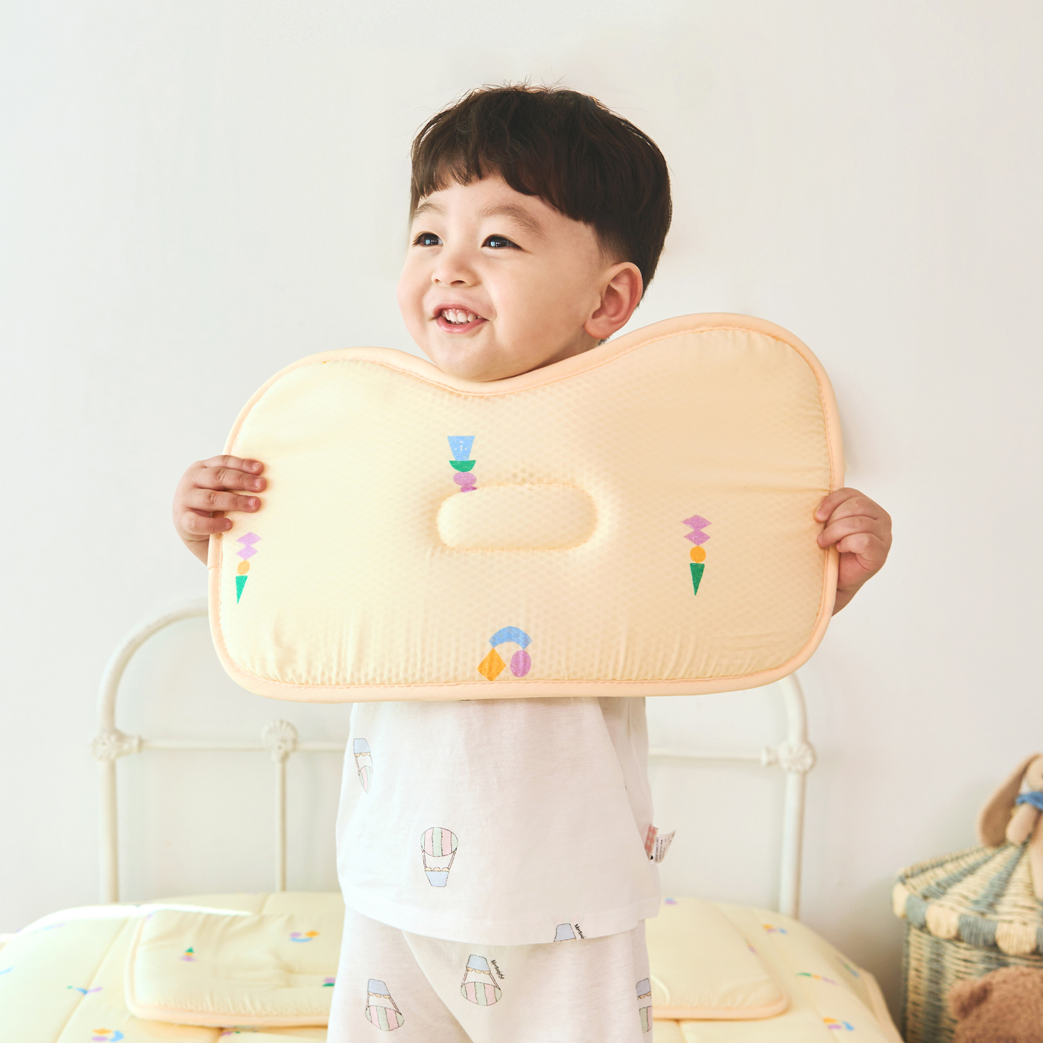 Modal Circus Reversible Cooling Pillow (24x45cm)