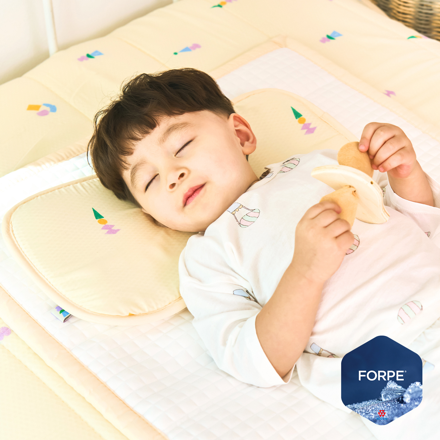 Modal Circus Reversible Cooling Pillow (24x45cm)