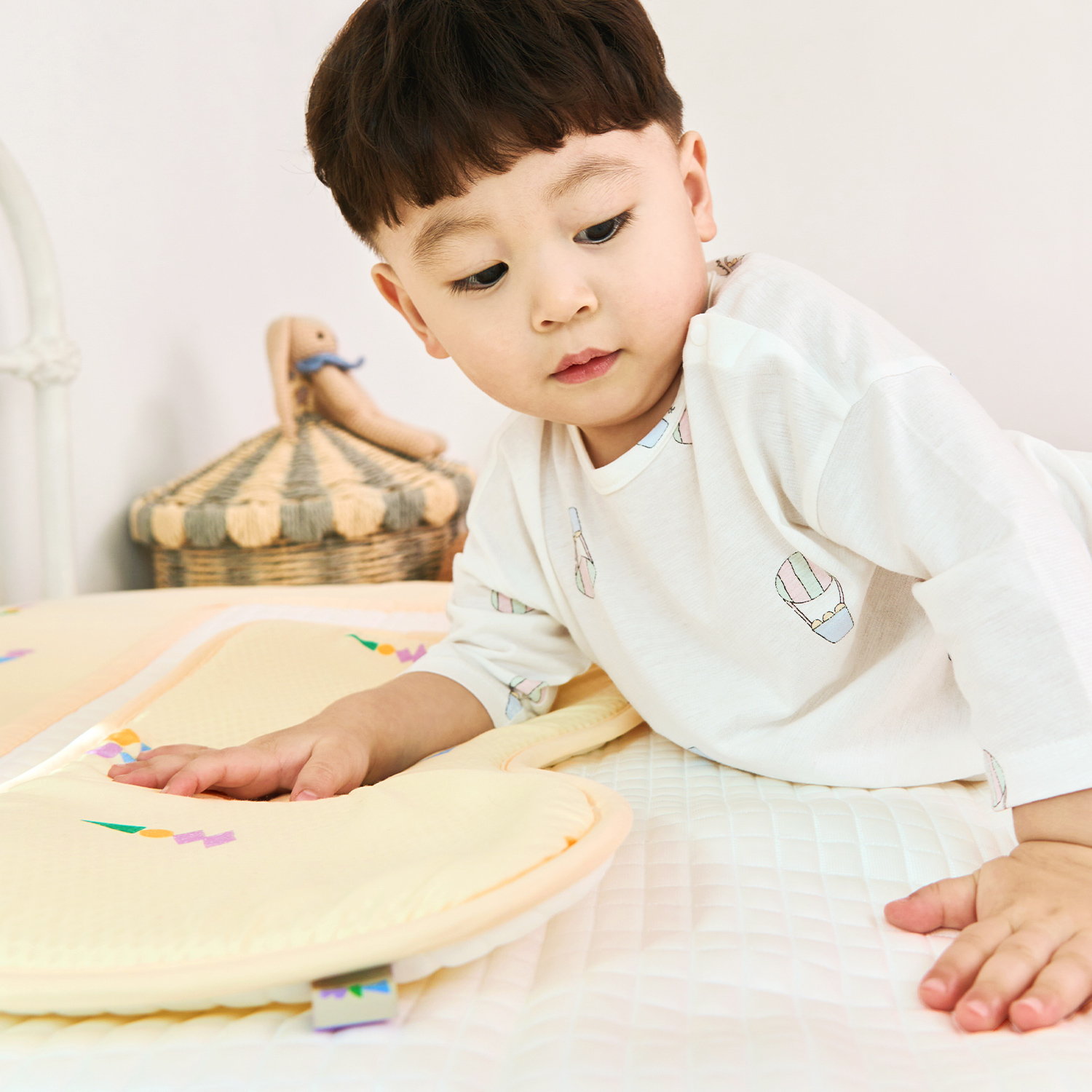 Modal Circus Reversible Cooling Pillow (24x45cm)