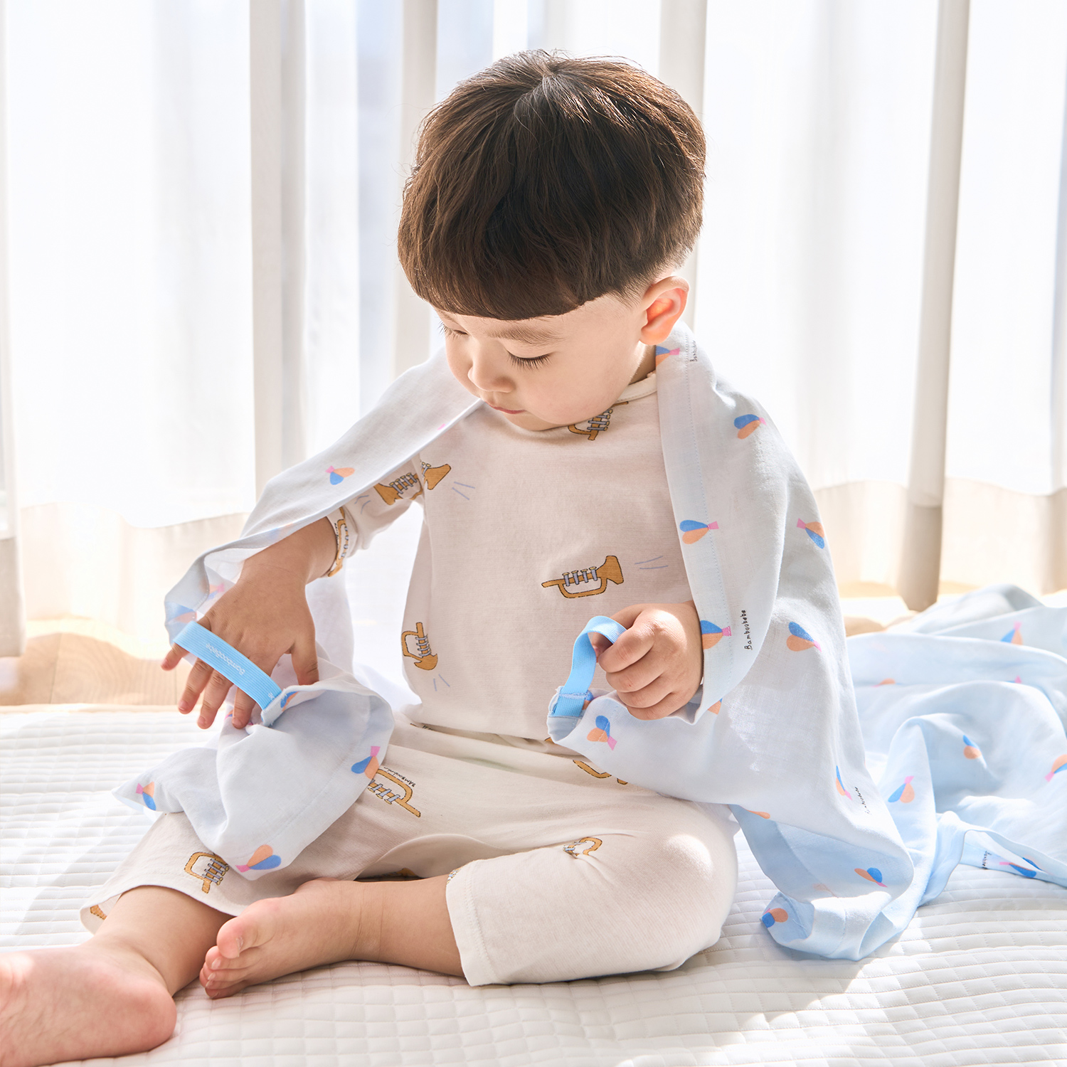 Bamboo Circus Elastic Strap Gauze Blanket