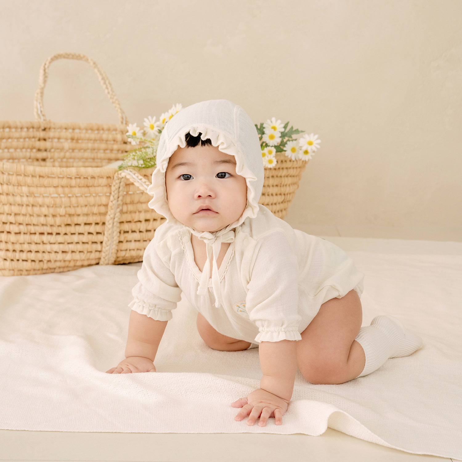 Bamboo Crinkle Gauze Creamy Flower ¾ Sleeve Baby Bodysuit