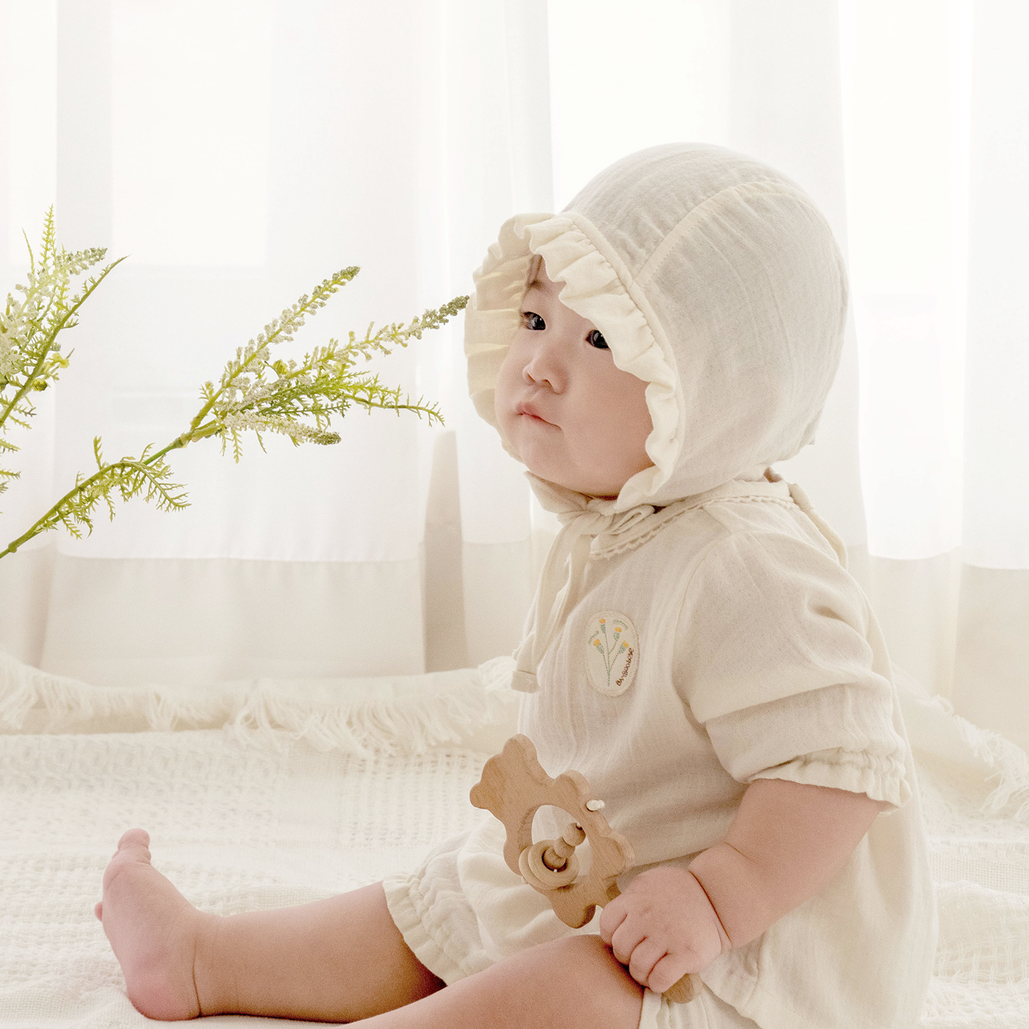 Bamboo Crinkle Gauze Creamy Flower Baby Bonnet