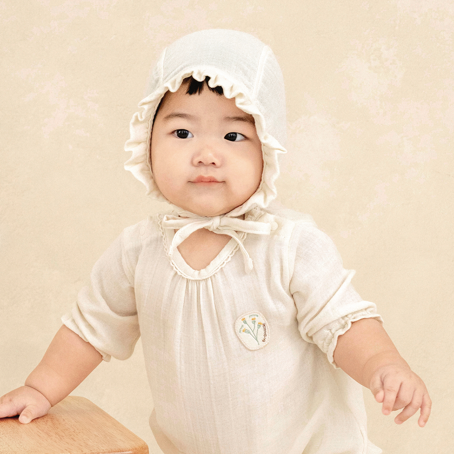 Bamboo Crinkle Gauze Creamy Flower Baby Bonnet