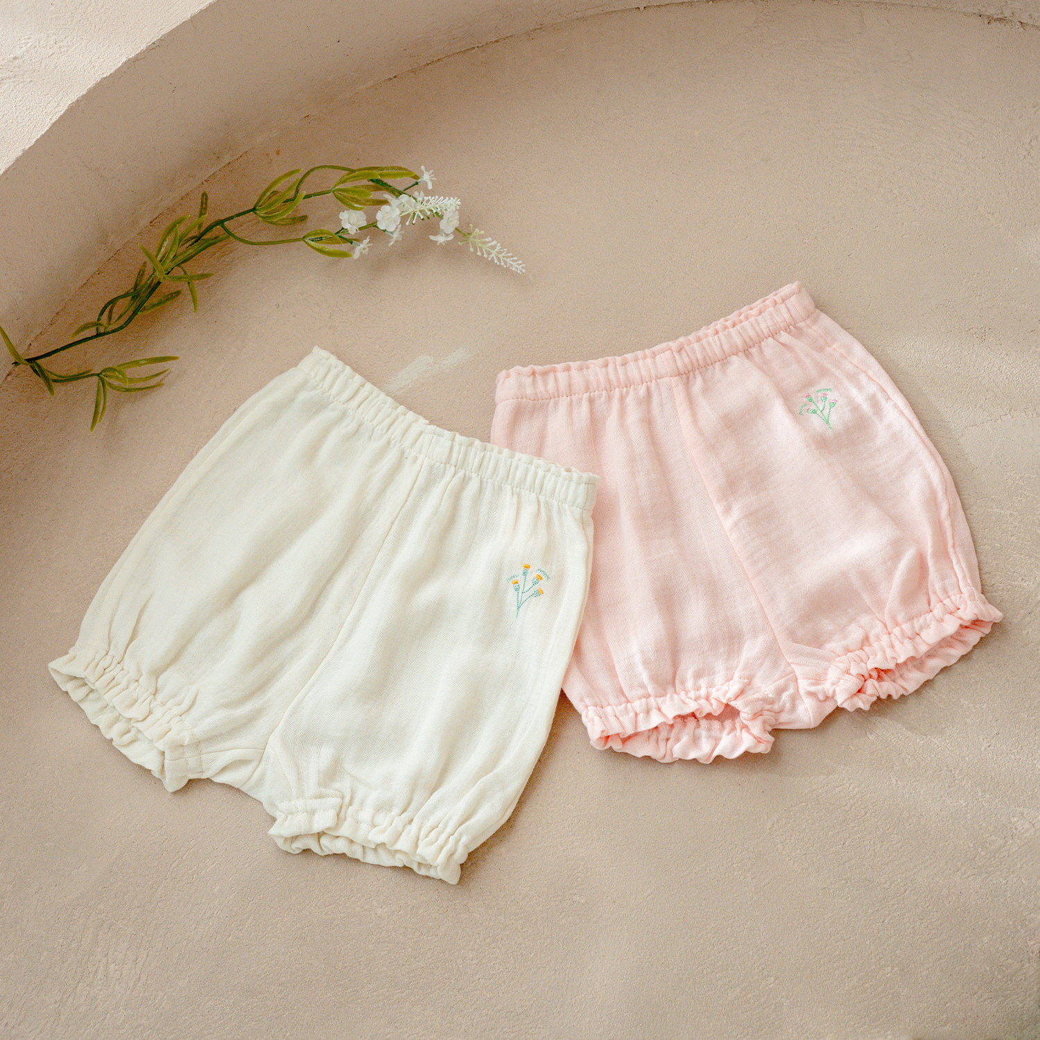 Bamboo Crinkle Gauze Creamy Flower Baby Capri Pants